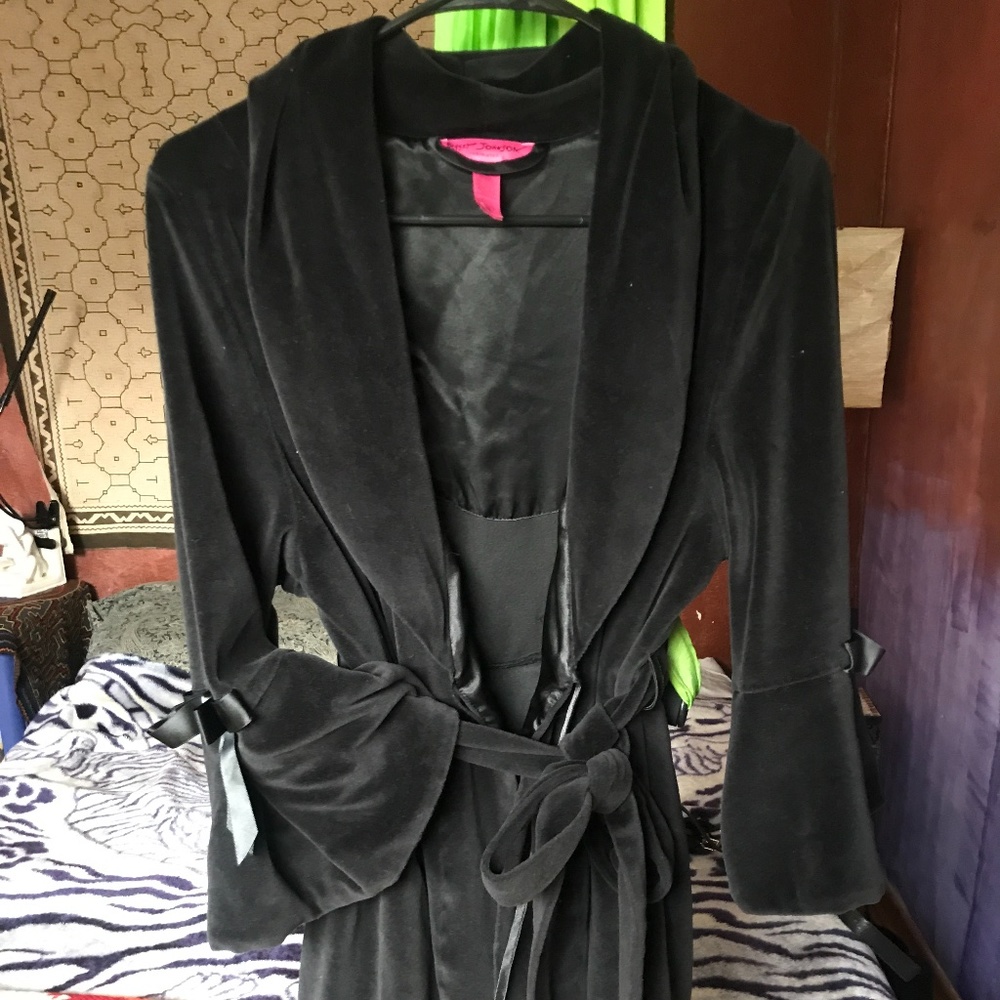 Betsey Johnson Soft Black Short Robe